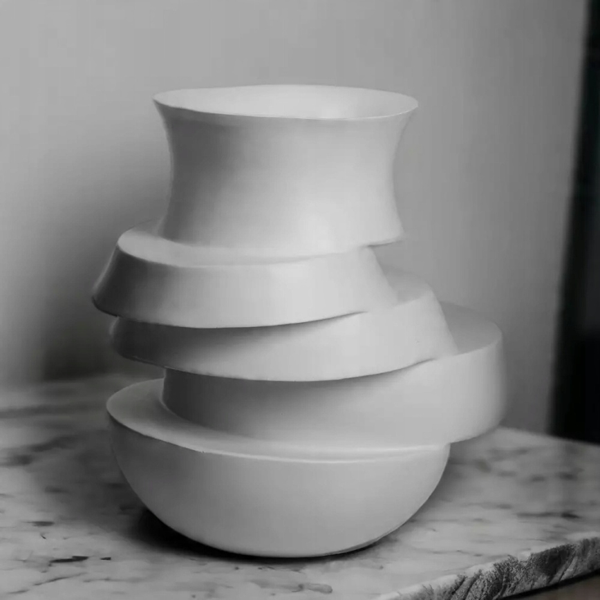 Vaza 38x33x36 cm smola/bijela