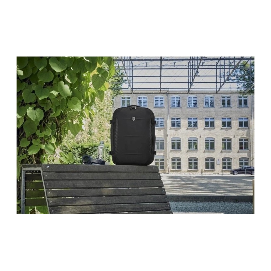 Victorinox - Proširivi ruksak Crosslight Boarding 37 l crna