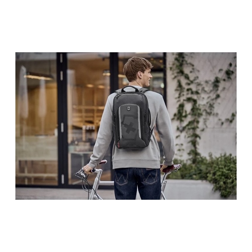 Victorinox - Proširivi ruksak Touring 2.0 Traveler 33 l crna