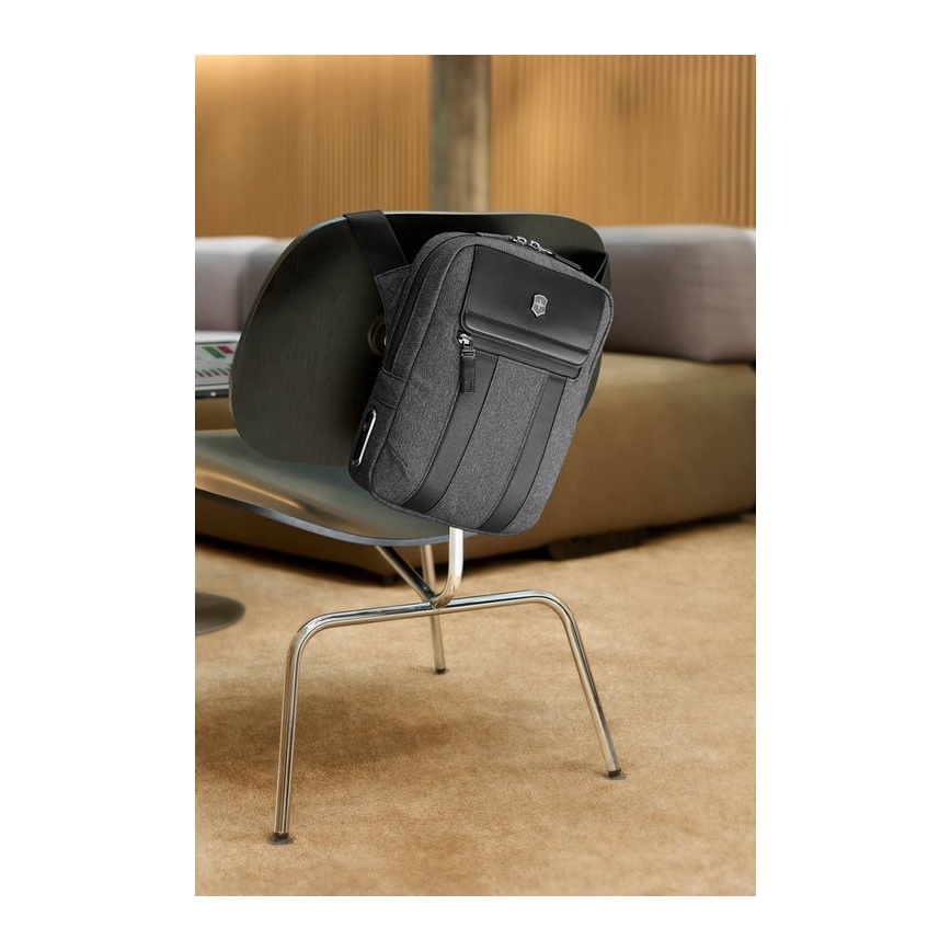 Victorinox - Torba preko ramena Architecture Urban2 6 l siva