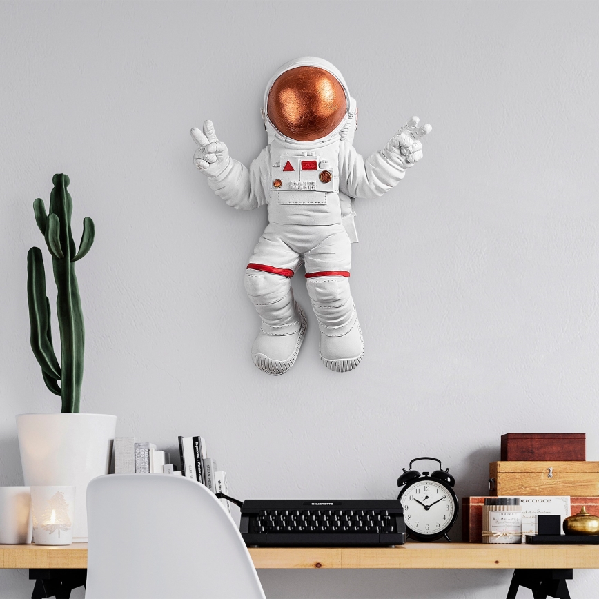 Zidna dekoracija 47x35 cm astronaut bakrena