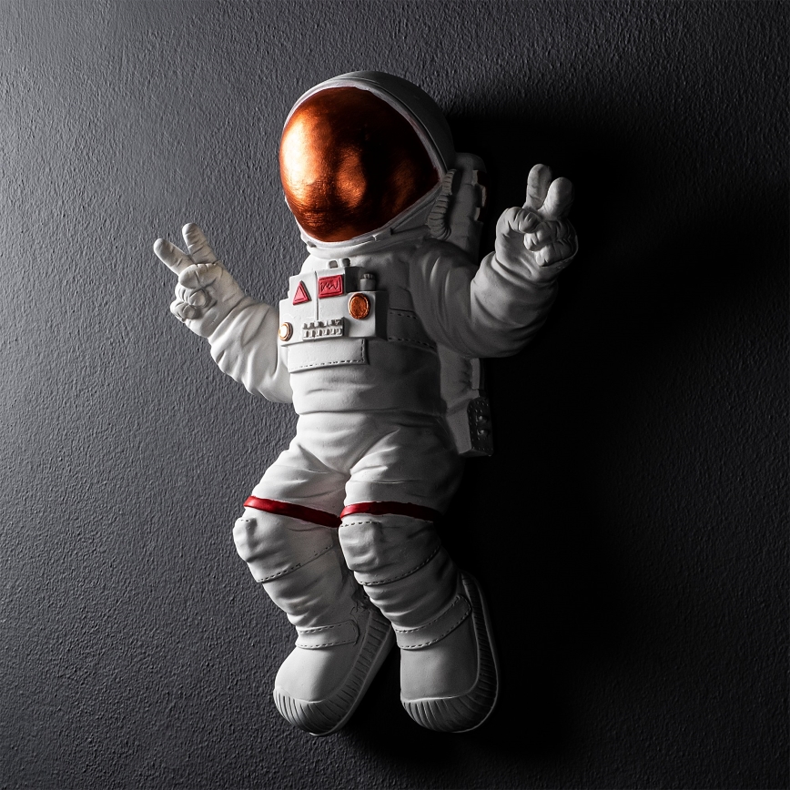 Zidna dekoracija 47x35 cm astronaut bakrena