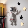 Zidna dekoracija 47x35 cm astronaut srebrni